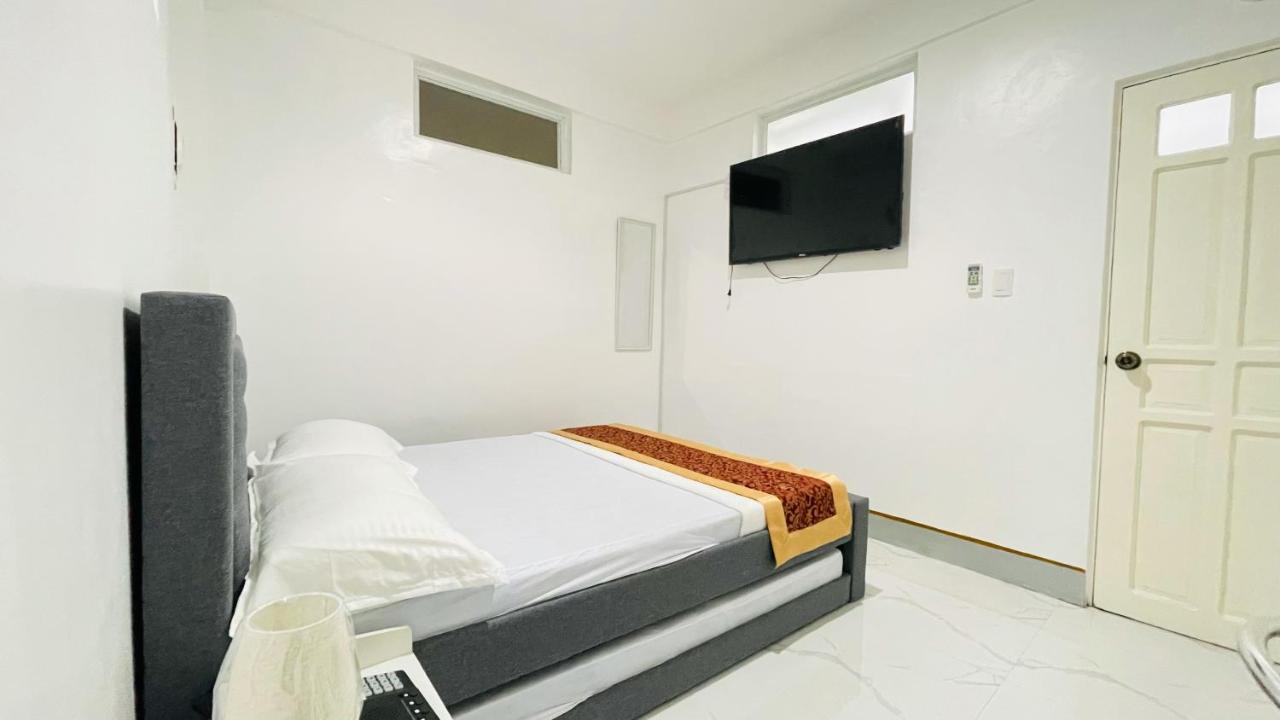 Legends Hotel & Restaurant - Lemery And Taal 외부 사진