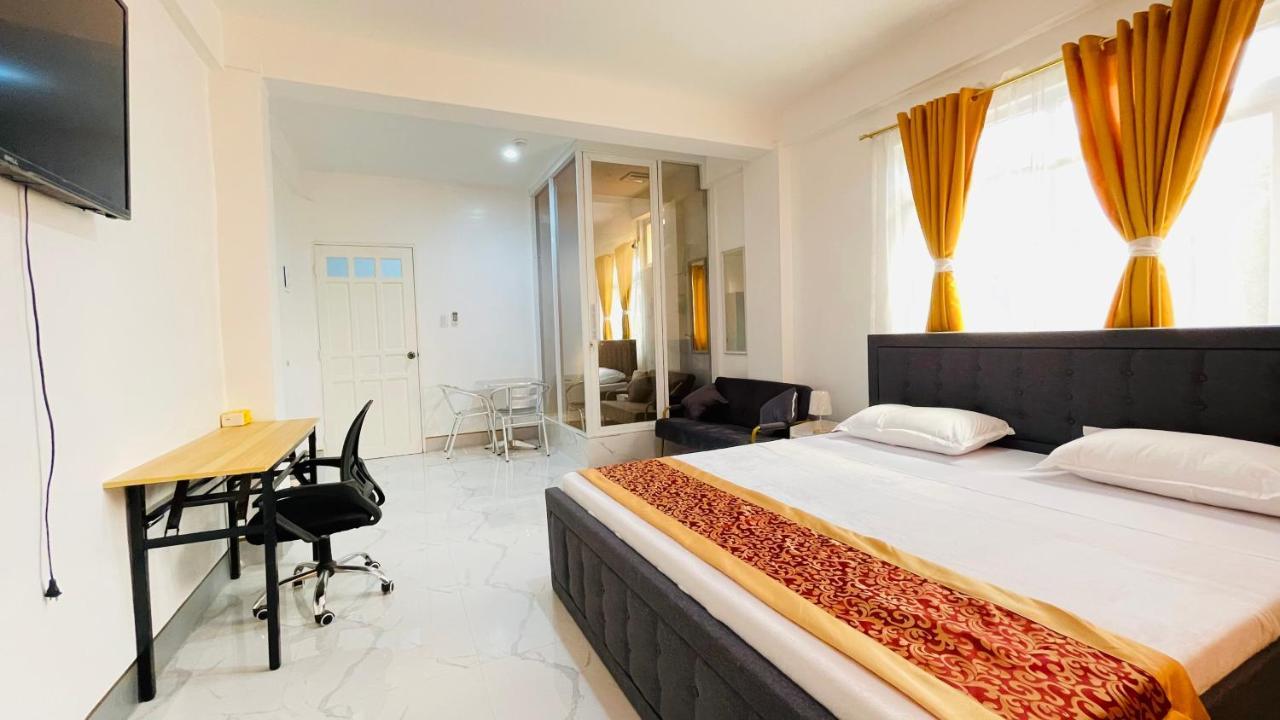 Legends Hotel & Restaurant - Lemery And Taal 외부 사진