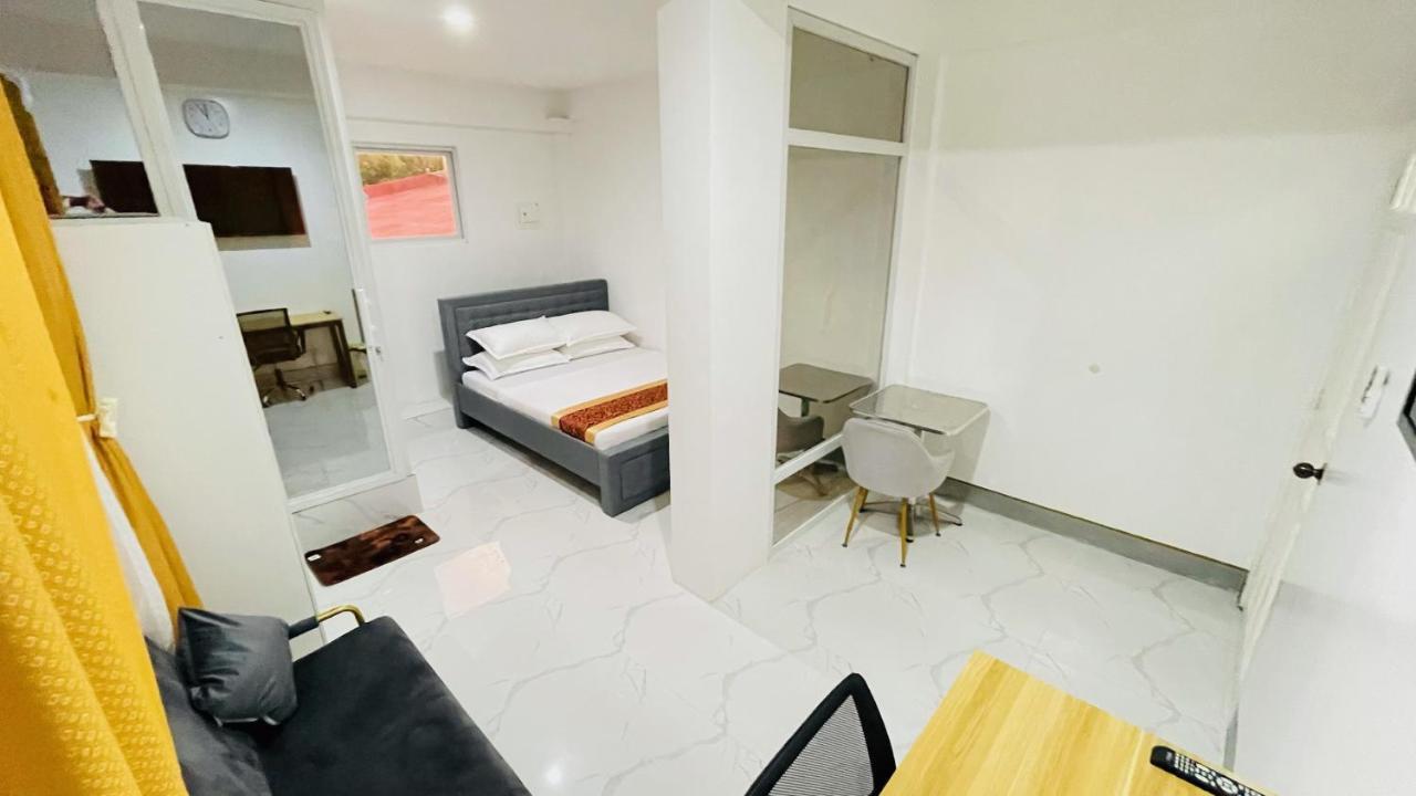 Legends Hotel & Restaurant - Lemery And Taal 외부 사진