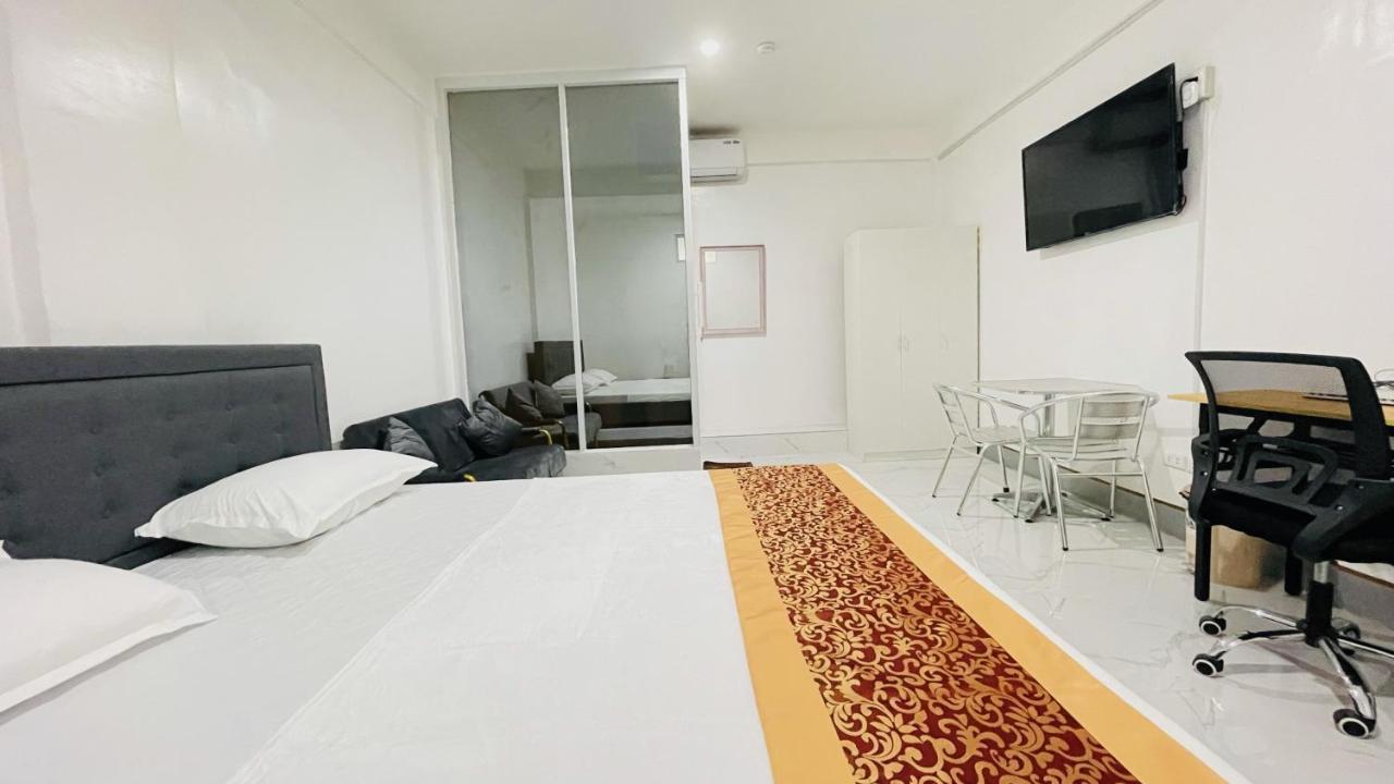 Legends Hotel & Restaurant - Lemery And Taal 외부 사진