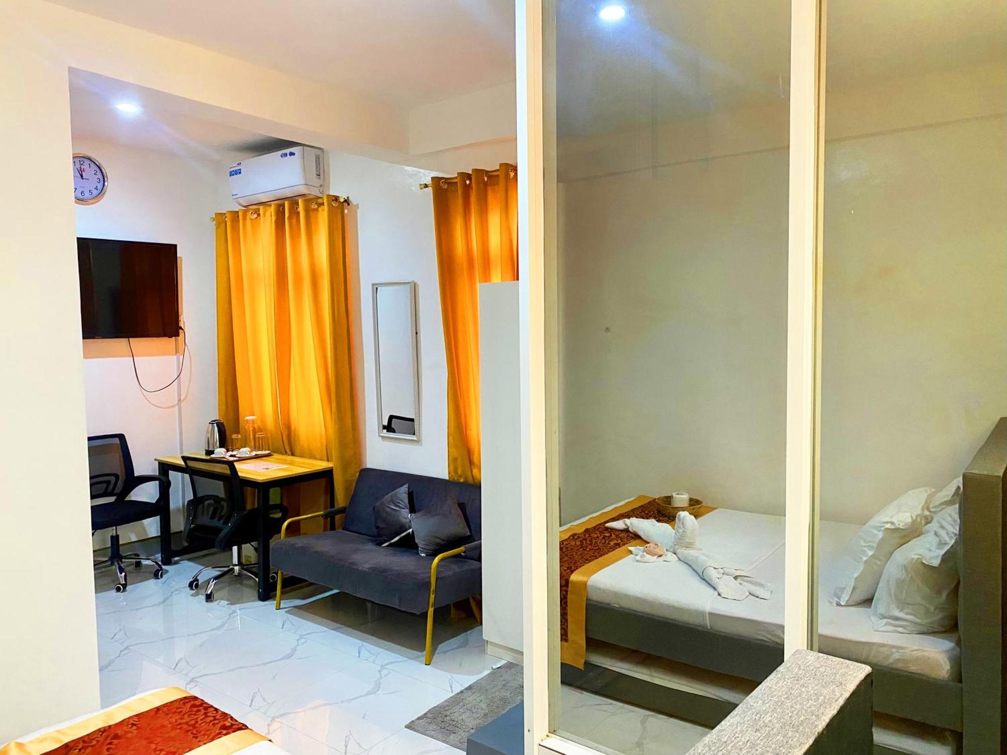 Legends Hotel & Restaurant - Lemery And Taal 외부 사진