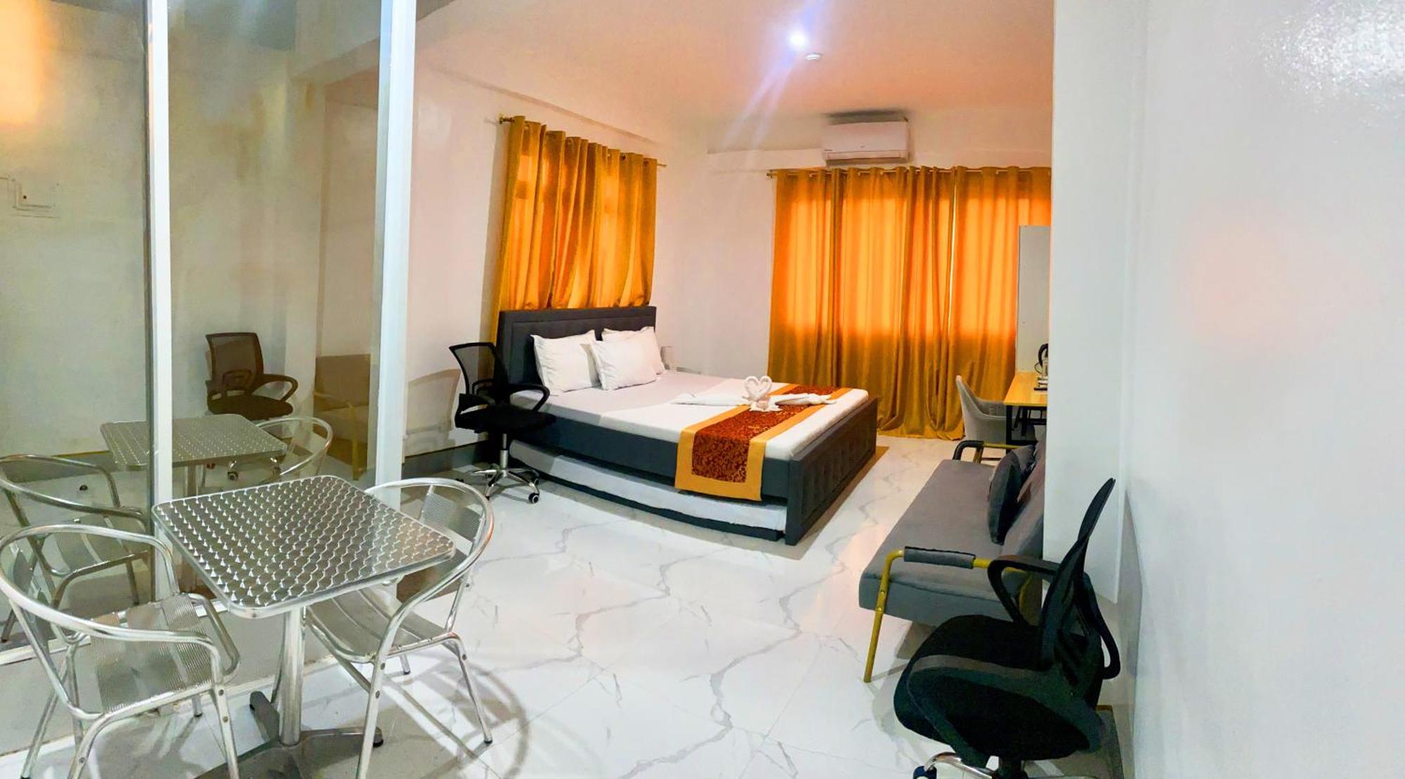 Legends Hotel & Restaurant - Lemery And Taal 외부 사진