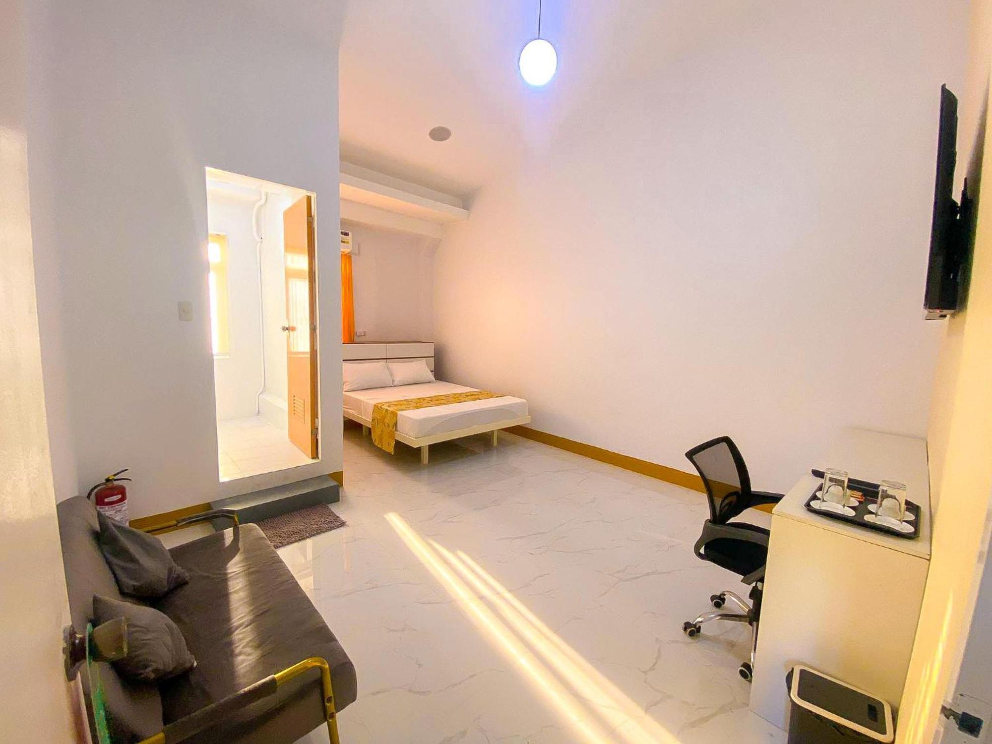 Legends Hotel & Restaurant - Lemery And Taal 외부 사진
